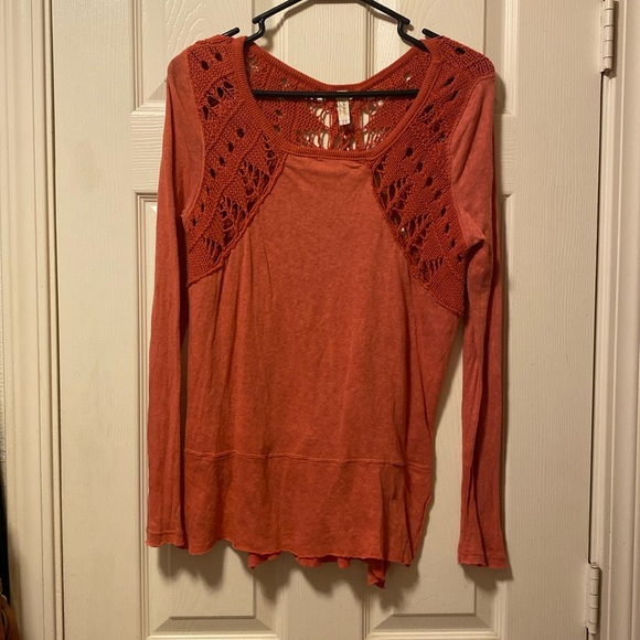 Free People Tops - Free people long sleeve oversized size small embroidery embellished T-shirt